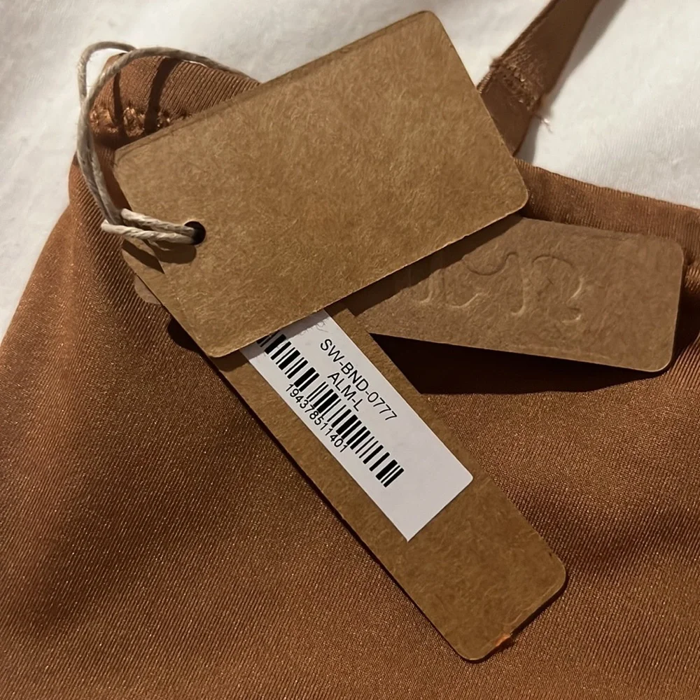 NWT • SKIMS • SWIM BANDEAU BIKINI TOP • ALMOND • L + M • REMOVABLE STRAPS